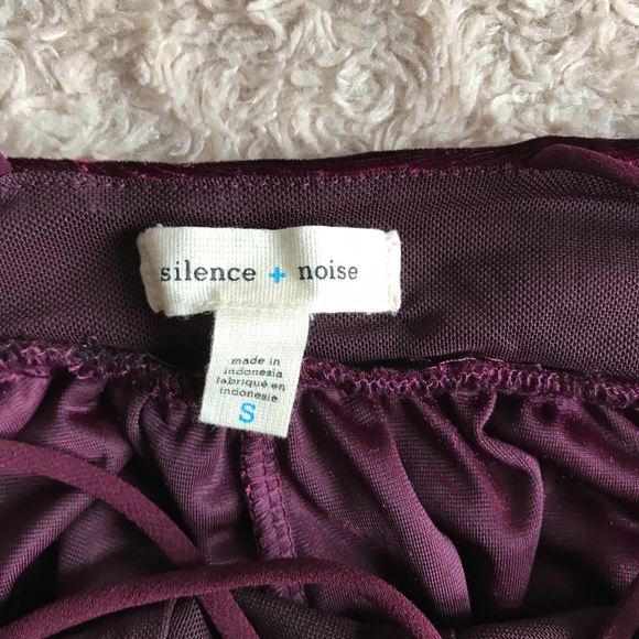 Urban Outfitters Velvet Romper Size Small NWOT - Picture 5 of 5